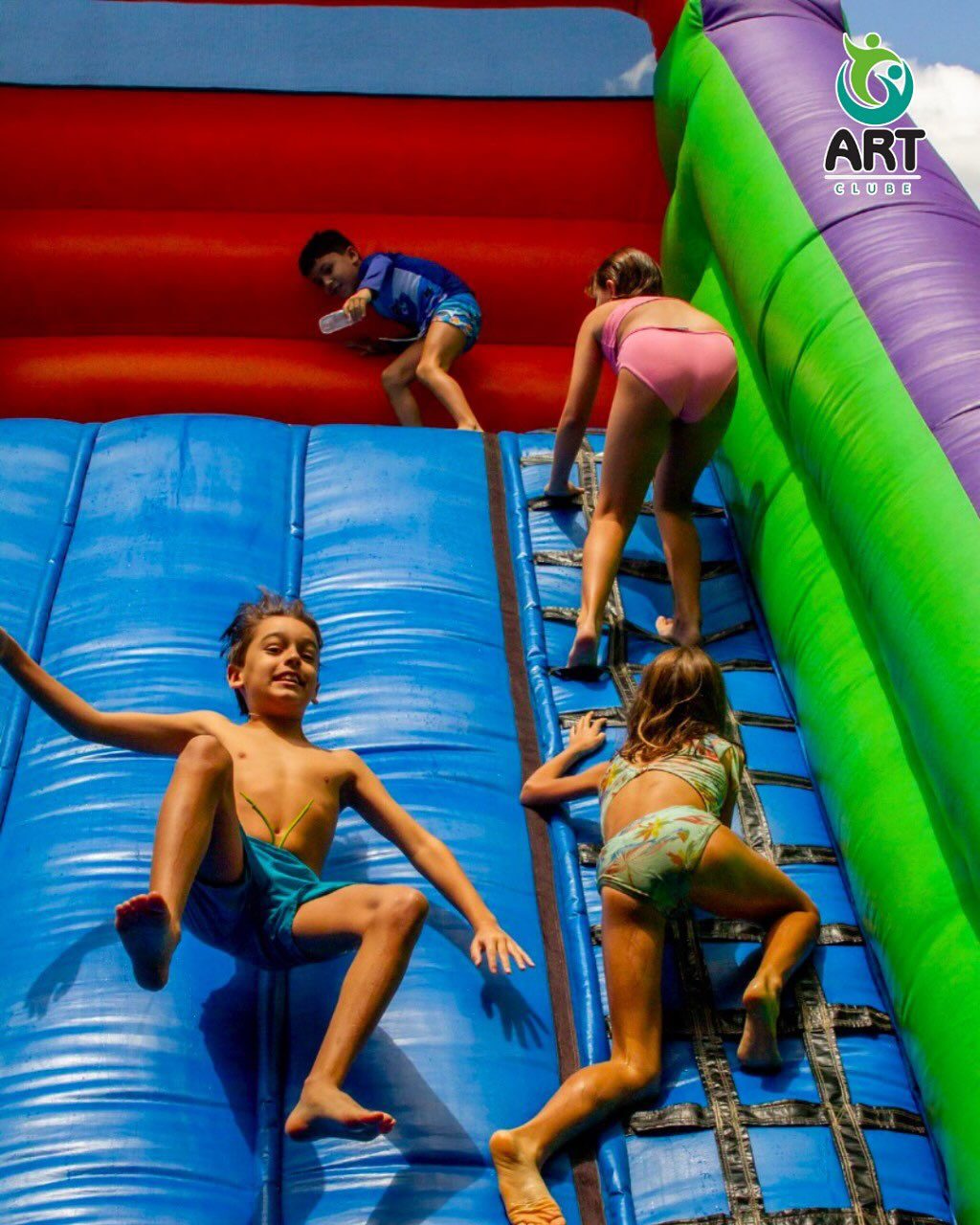 Instagram post from artclubeoficial. This post is in position 8.