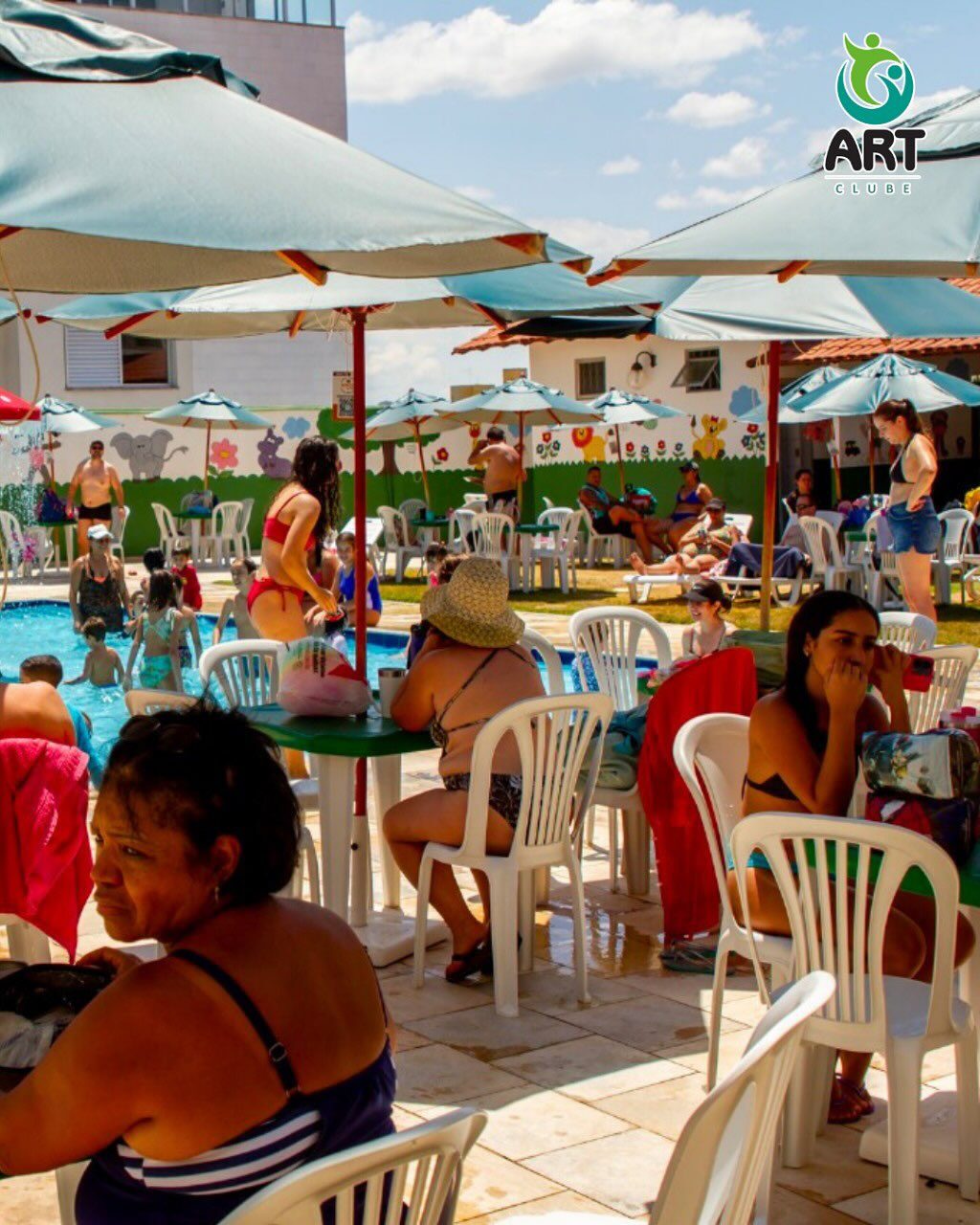 Instagram post from artclubeoficial. This post is in position 14.