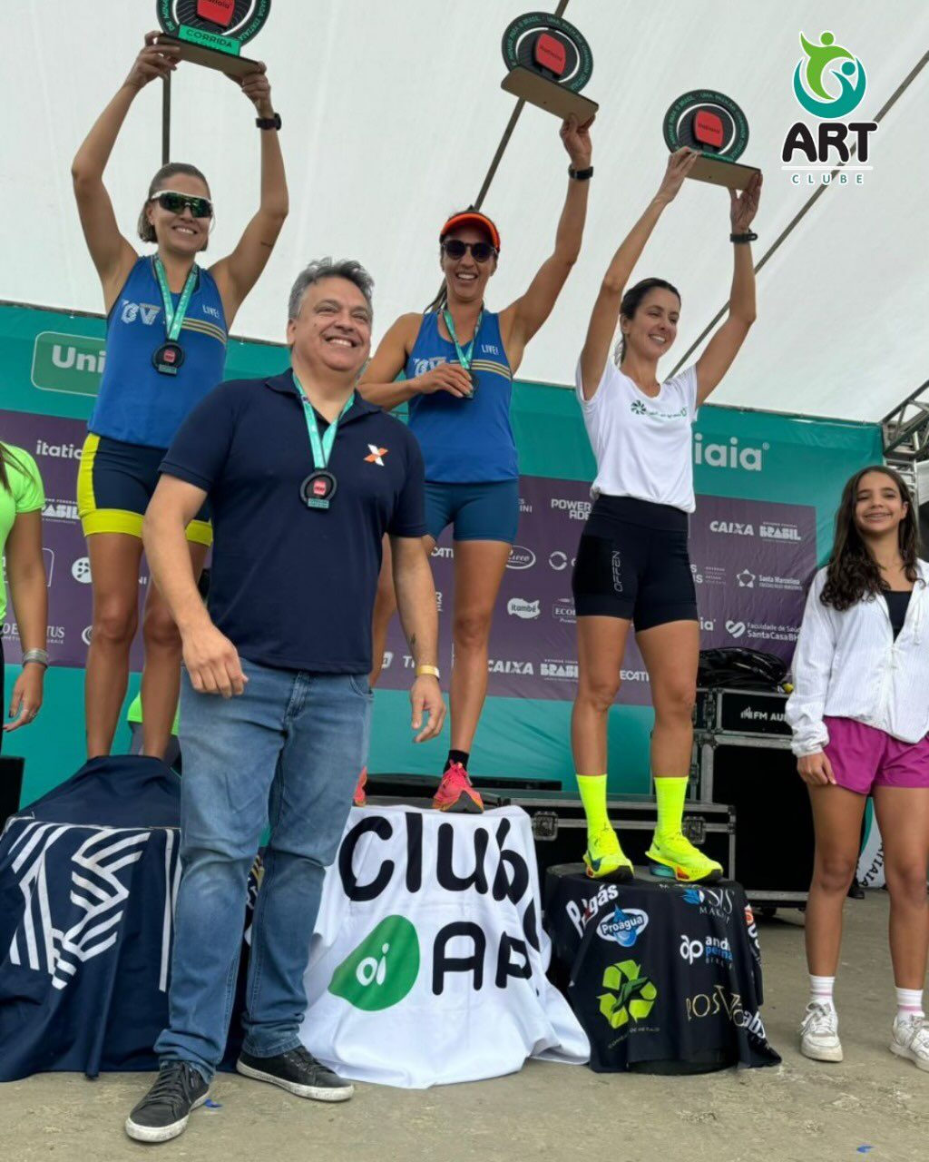 Instagram post from artclubeoficial. This post is in position 8.