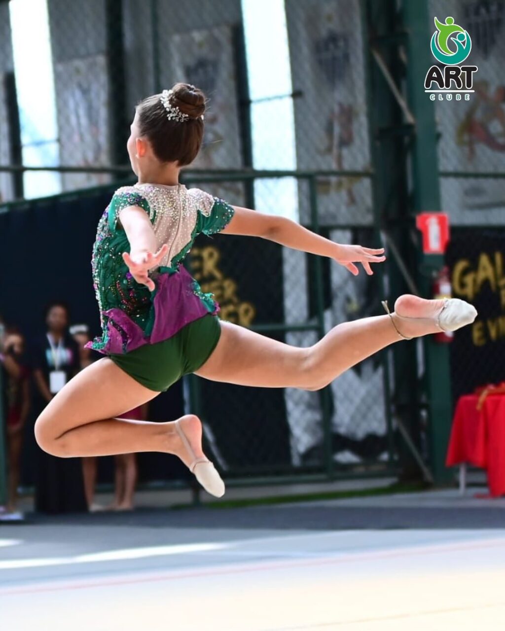 Instagram post from artclubeoficial. This post is in position 15.