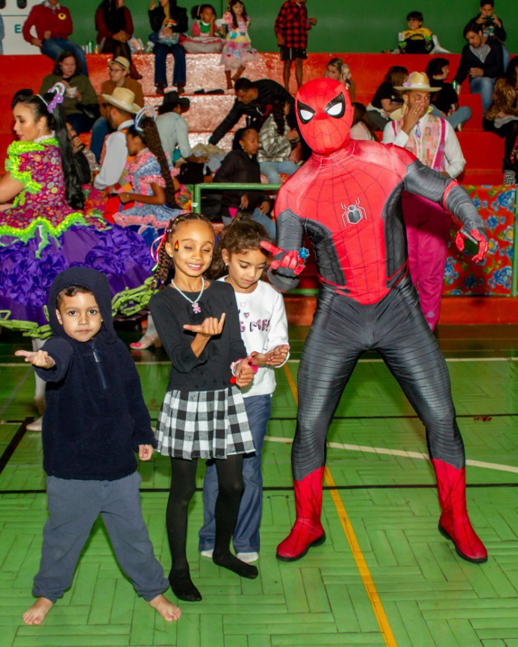 Instagram post from artclubeoficial. This post is in position 7.