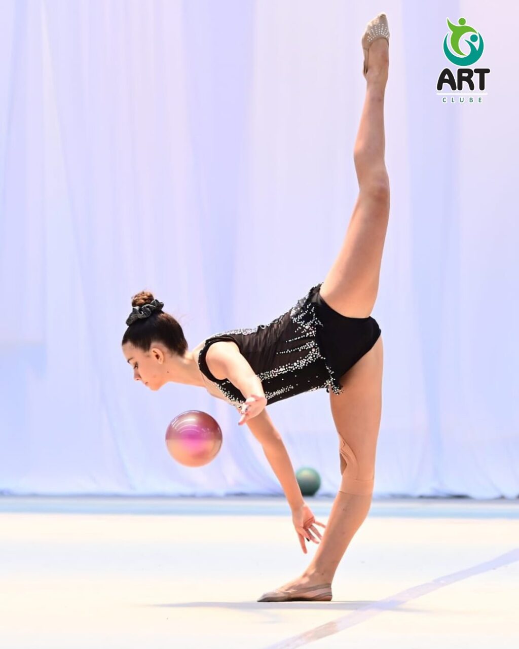 Instagram post from artclubeoficial. This post is in position 14.