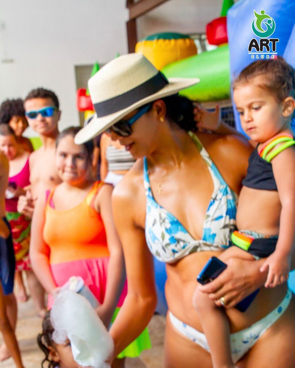 Instagram post from artclubeoficial. This post is in position 13.