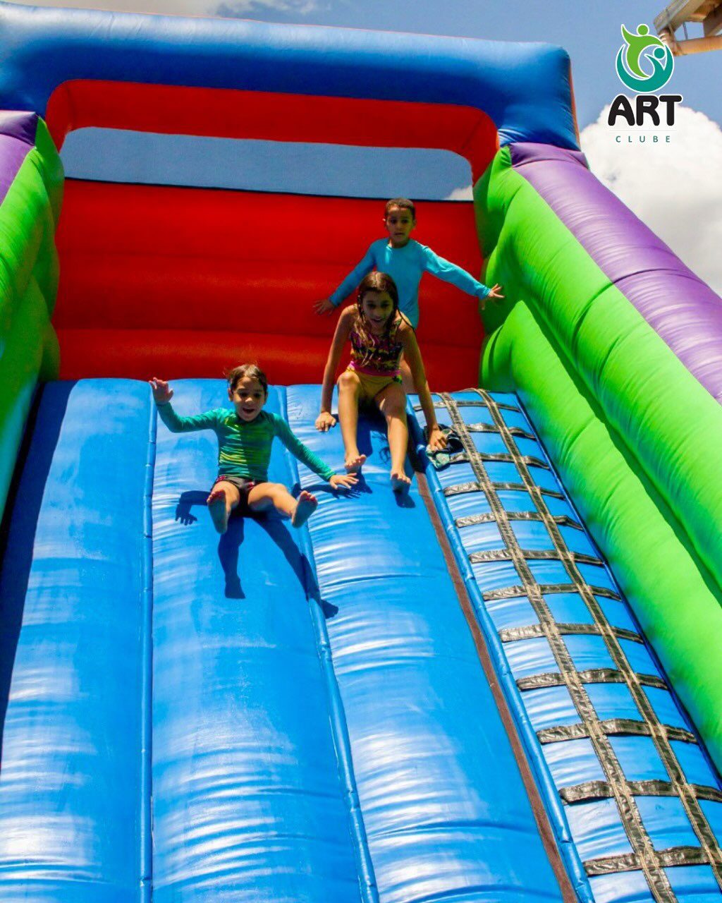 Instagram post from artclubeoficial. This post is in position 7.