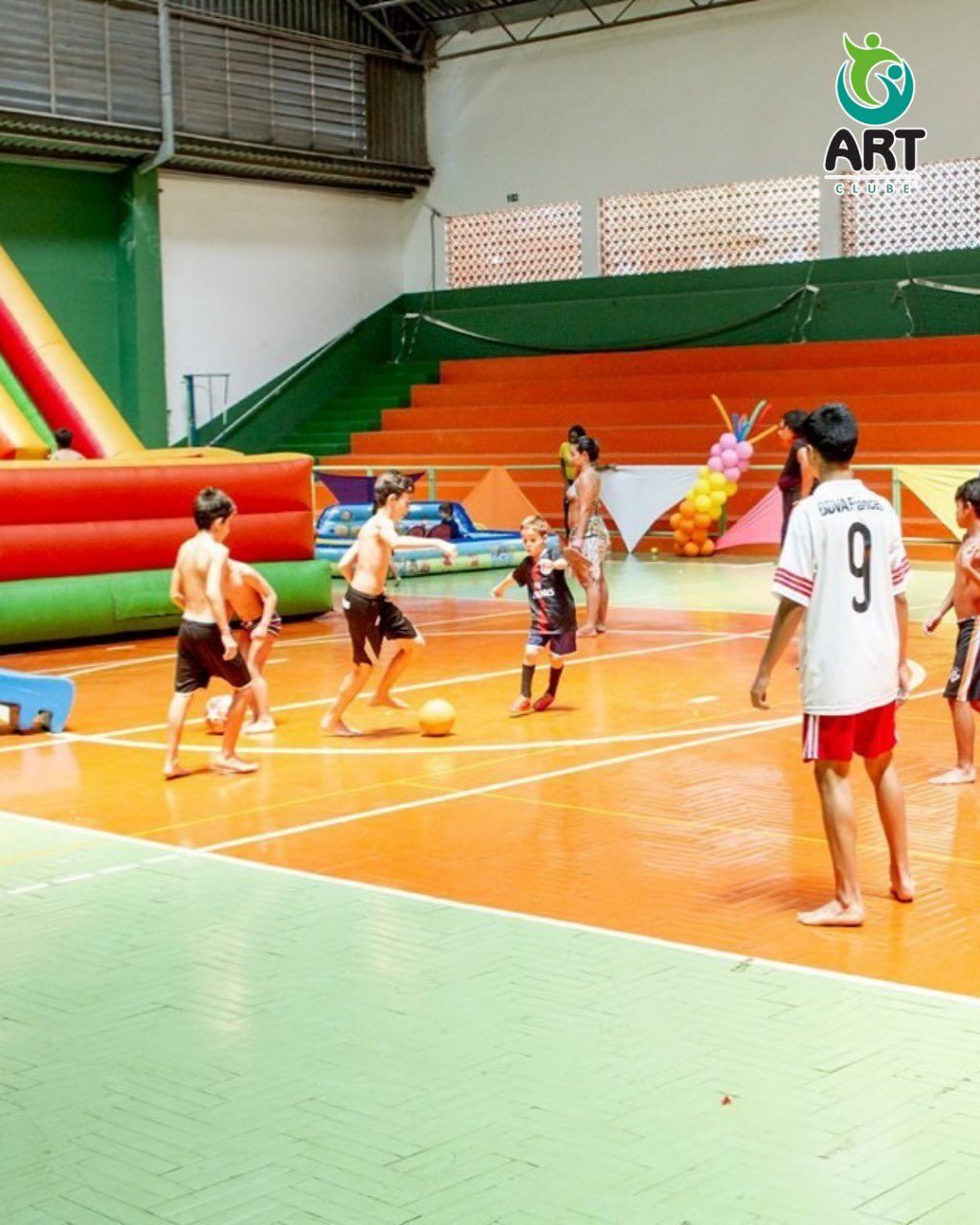 Instagram post from artclubeoficial. This post is in position 8.