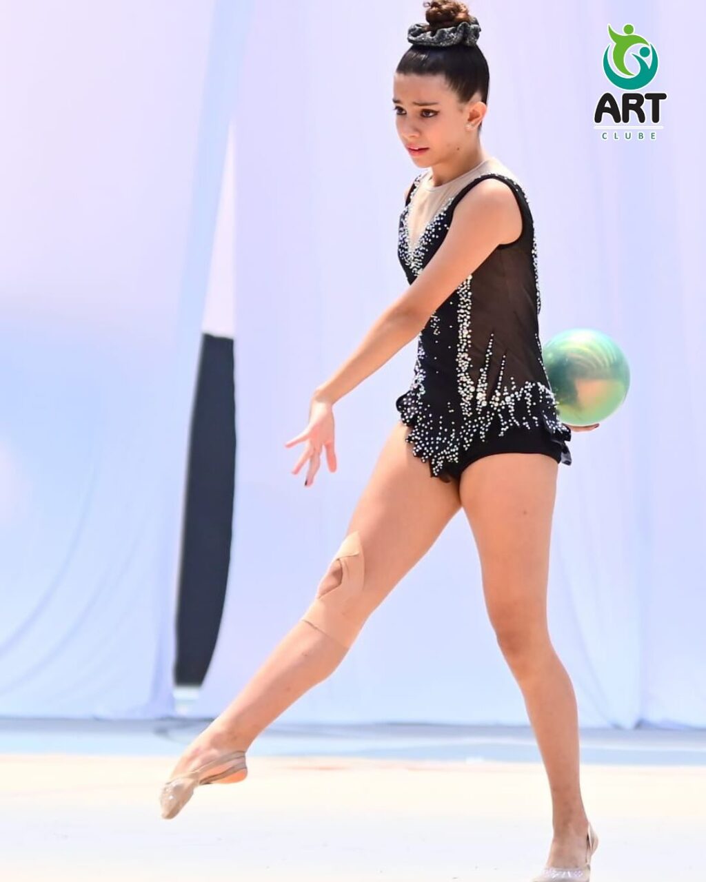 Instagram post from artclubeoficial. This post is in position 19.